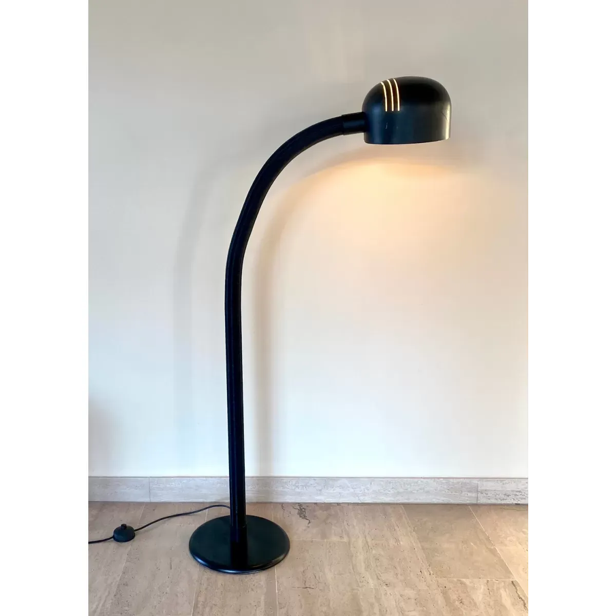 Illustration numéro 2 du produit Lampadaire liseuse années 70