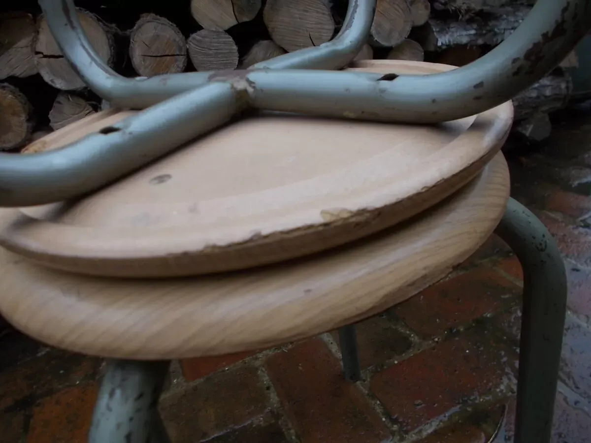 Illustration numéro 2 du produit Paire de tabourets vintage Werzalit