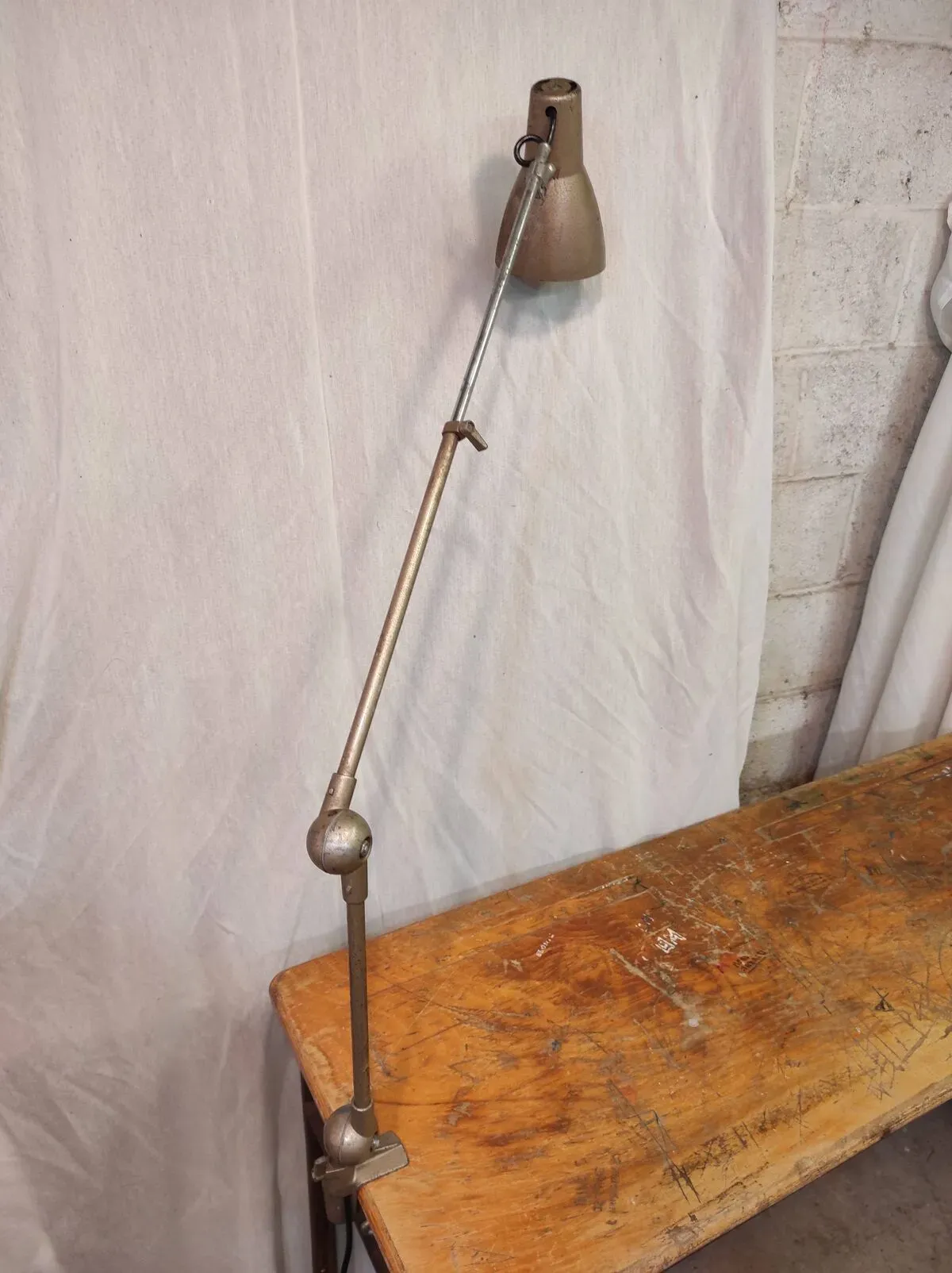 Illustration numéro 2 du produit Lampe d'atelier articulée 1960