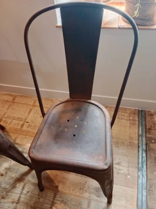 Illustration numéro 2 du produit Chaises tolix