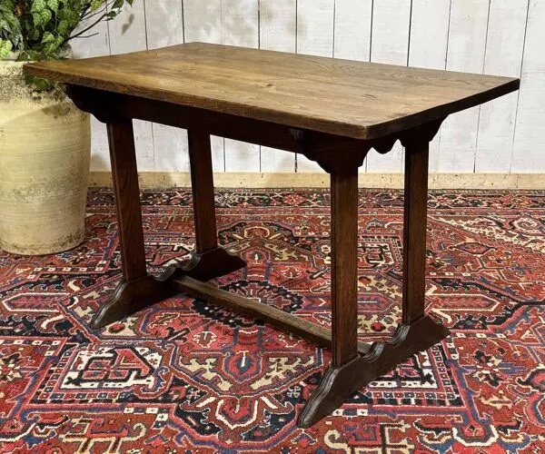 Illustration numéro 2 du produit Table bistrot en châtaignier des années 1950