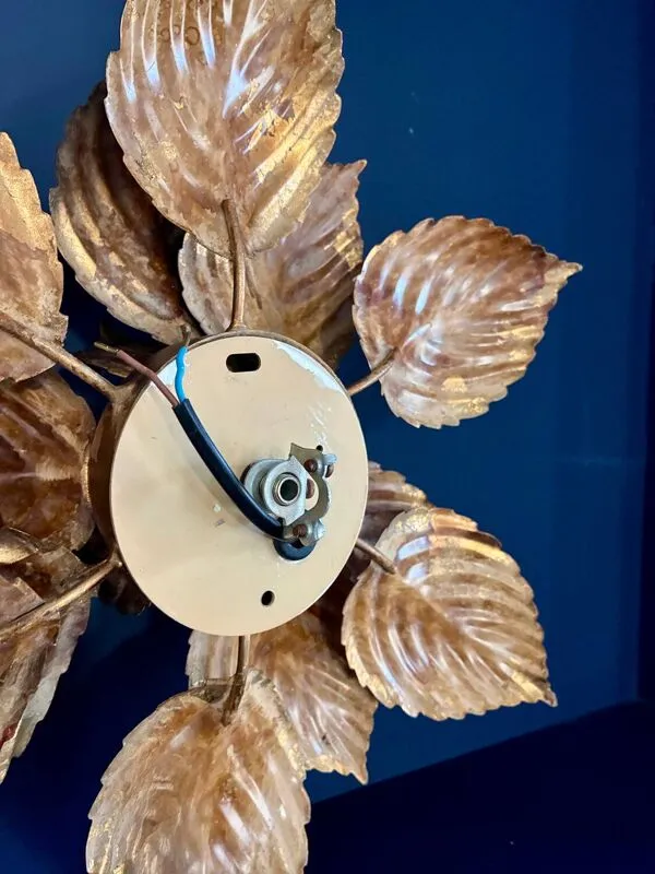 Illustration numéro 2 du produit Applique fleur ''Masca Italie'' en tôle dorée, 1970