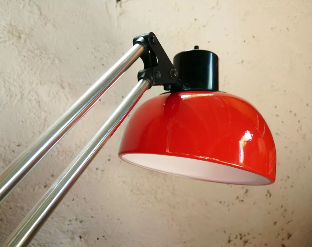 Illustration numéro 2 du produit Lampe à poser géante modèle Giotto éditée par LUCE e DIMENSIONI – années 80