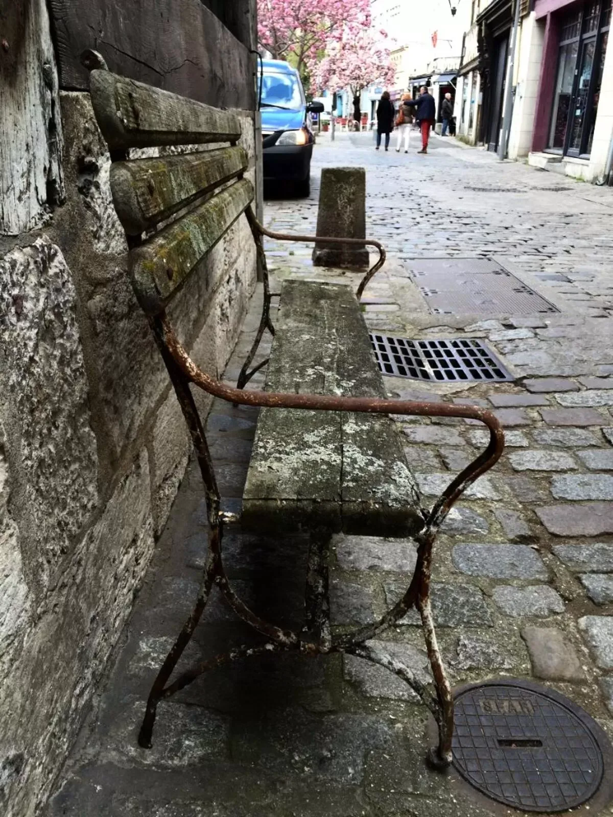 Illustration numéro 2 du produit Banc de jardin en fer forgé