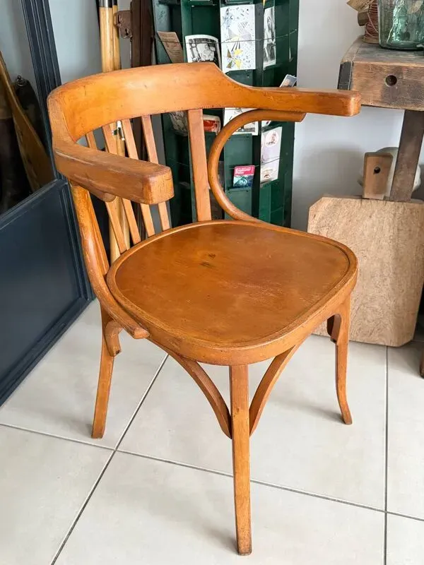 Illustration numéro 2 du produit Fauteuil de bureau Baumann bois courbé 1950