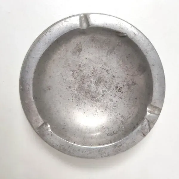 Illustration numéro 2 du produit Cendrier rond vintage bistrot années 50 fonte aluminium