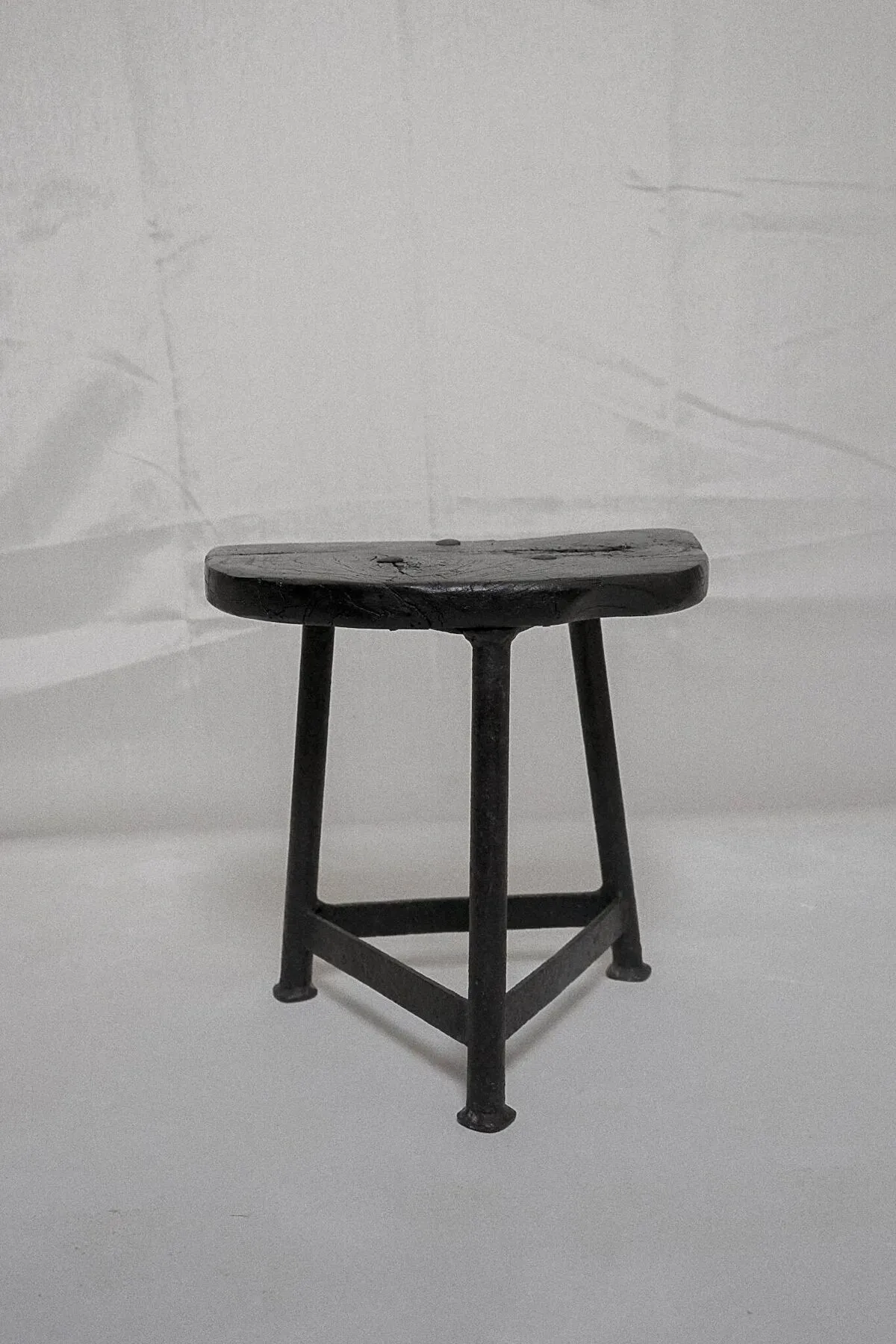 Illustration numéro 2 du produit Le petit tripode bois brulé