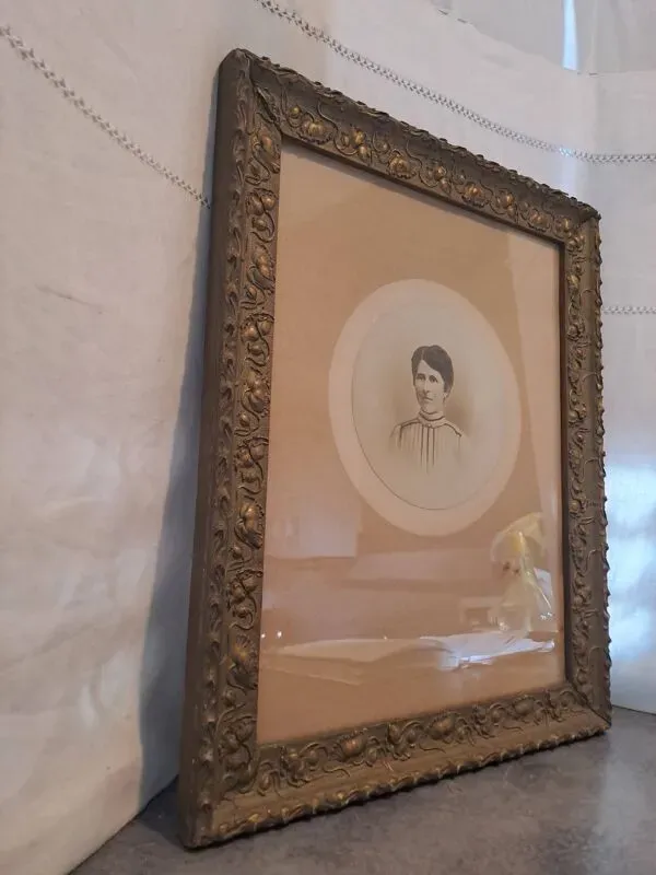 Illustration numéro 2 du produit Cadre photo Portrait Tableau ancêtre Femme Art Nouveau XIX France  Décoration vintage