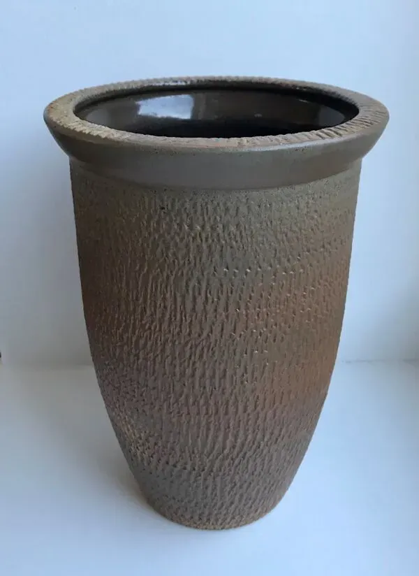 Illustration numéro 2 du produit Vase en céramique signé années 70