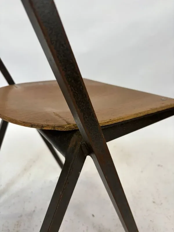 Illustration numéro 2 du produit Ensemble De Quatre Chaises Compass 1960 Chaises D'école Design Néerlandais