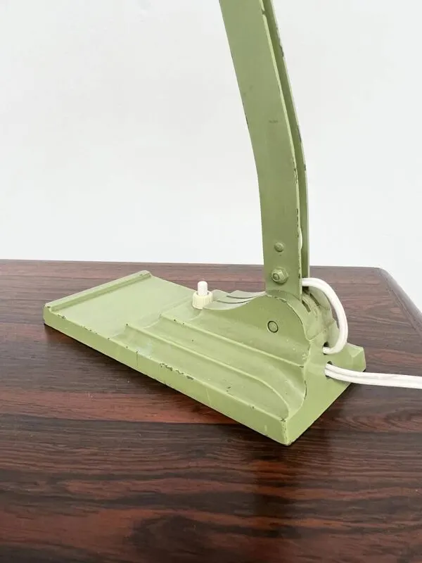 Illustration numéro 2 du produit Lampe de bureau articulée ERPE — Vert pâle et bakélite, Belgique, années 30-40