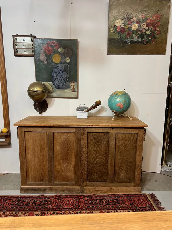 Illustration numéro 2 du produit Ancien meuble de droguerie en chêne