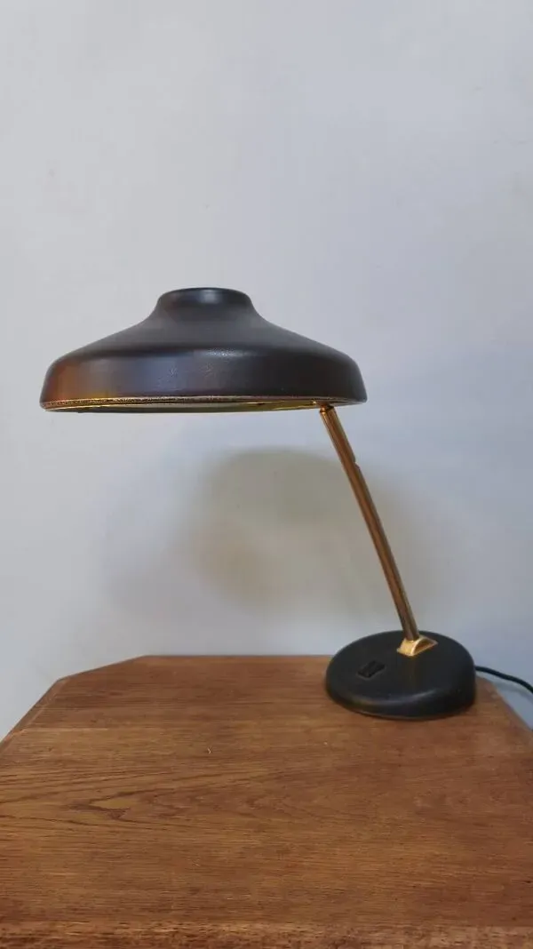 Illustration numéro 2 du produit Lampe industrielle vintage 1950