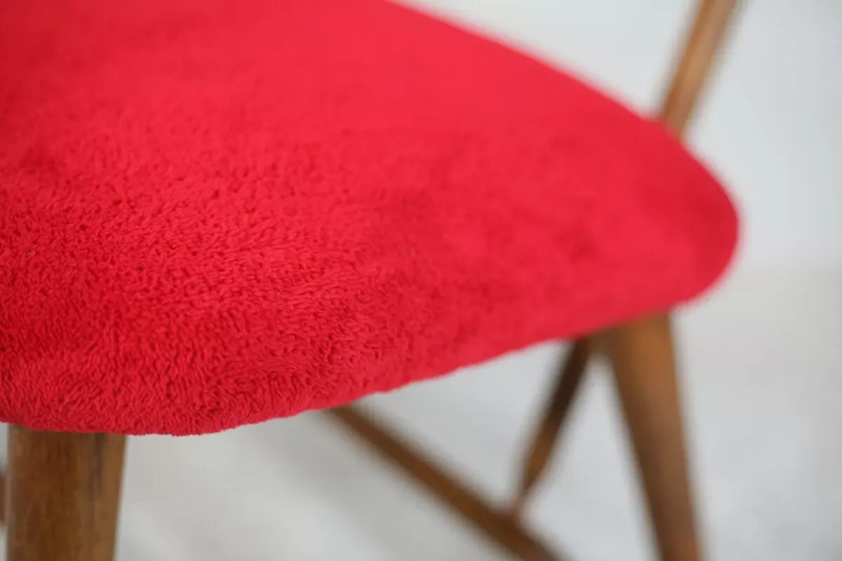 Illustration numéro 2 du produit Chauffeuse de Alf Svensson, modèle TeVe, édité par Ljungs Industrier, Suède, 1953. Retapissé rouge.