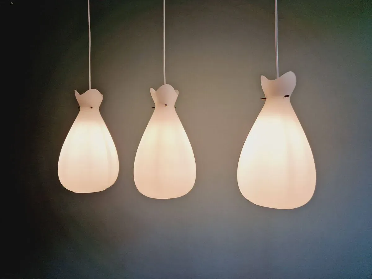 Illustration numéro 2 du produit Suspension scandinave en verre satiné blanc, années 60