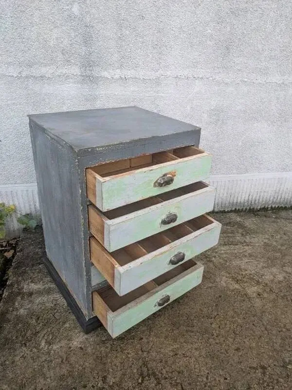 Illustration numéro 2 du produit Meuble de métier, commode