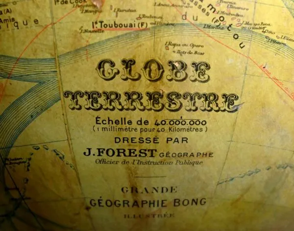 Illustration numéro 2 du produit Globe terrestre signé J.Forest – Fin XIXe