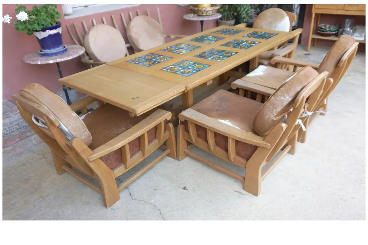 Illustration numéro 2 du produit Table de salle à manger par Guillerme et Chambron Édition ''Votre Maison