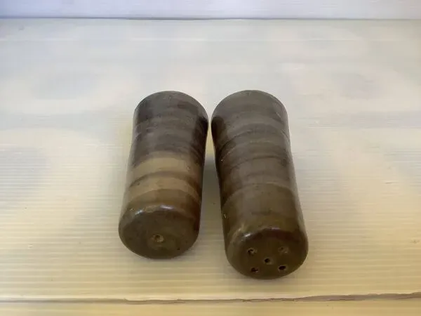 Illustration numéro 2 du produit Sel et poivre céramique marron