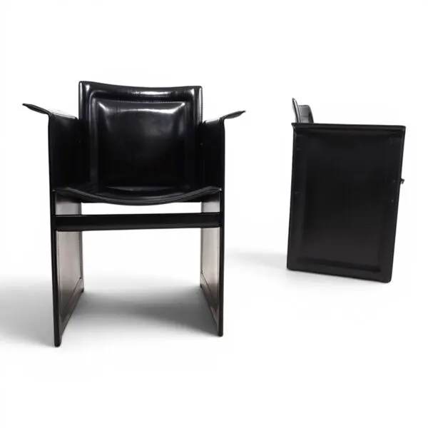 Illustration numéro 2 du produit 2 chaises en cuir noir Arrben Solaria par Tito Agnoli, 1970