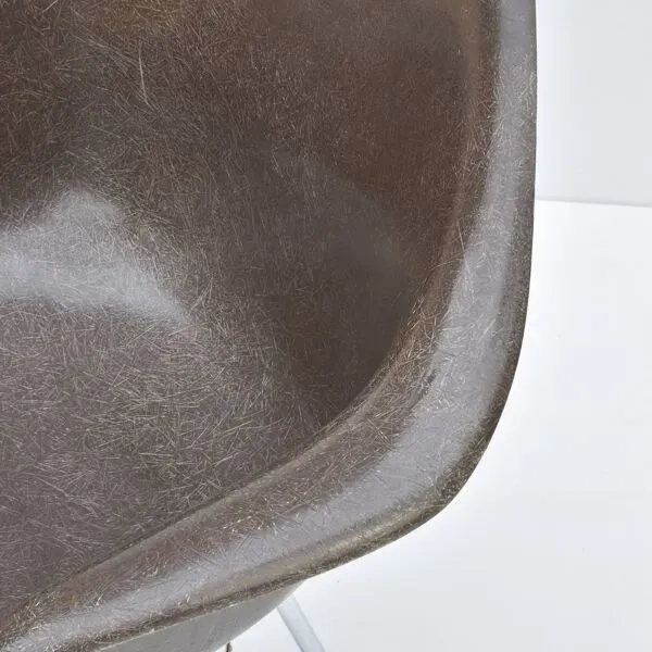 Illustration numéro 2 du produit Fauteuil Eames DAX fibre de verre édition Vitra des années 60/70