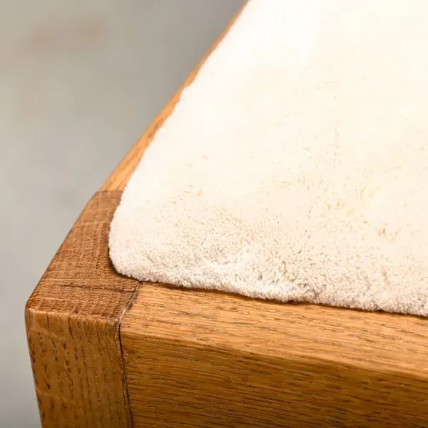 Illustration numéro 2 du produit Chaises de salle à manger Art Déco néerlandaises de l'École d'Amsterdam en chêne et tissu clair.