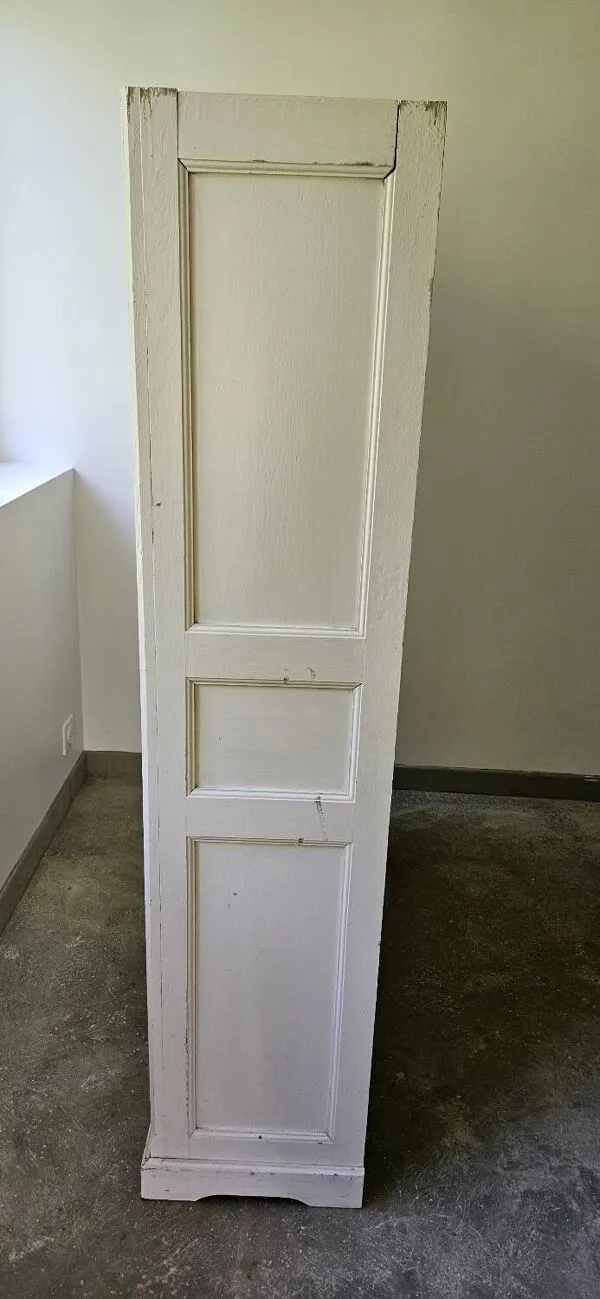 Illustration numéro 2 du produit Meuble de métier à casiers, bibliothèque en bois massif