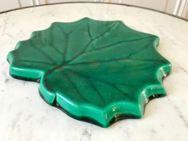 Illustration numéro 2 du produit Dessous de plat feuille en barbotine années 60