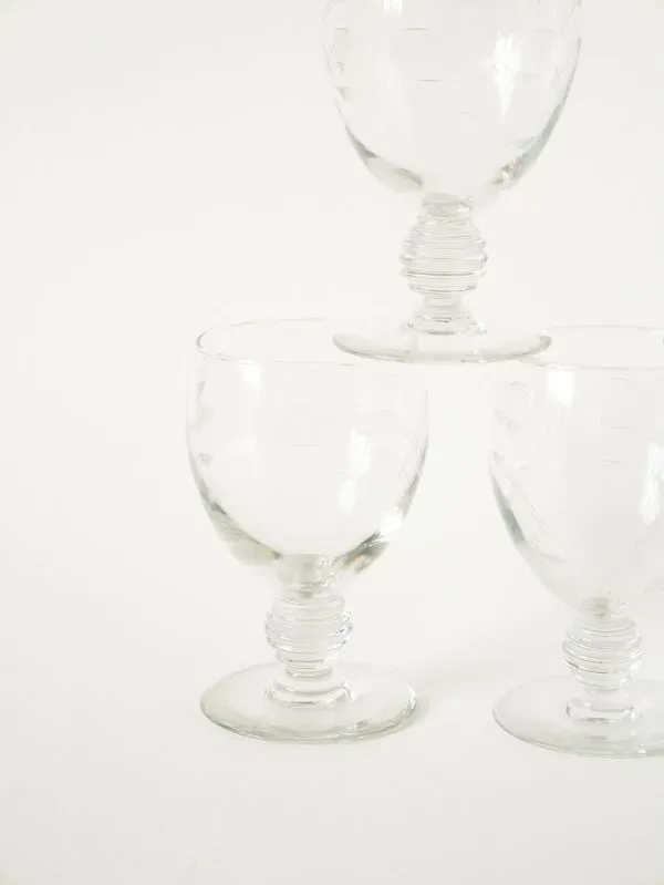 Illustration numéro 2 du produit lot de 5 grands verres à vin pieds travaillé, en cristal gravé, Art Nouveau