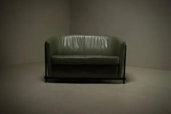 Illustration numéro 2 du produit Canapé en cuir postmoderne par Touche années 1980