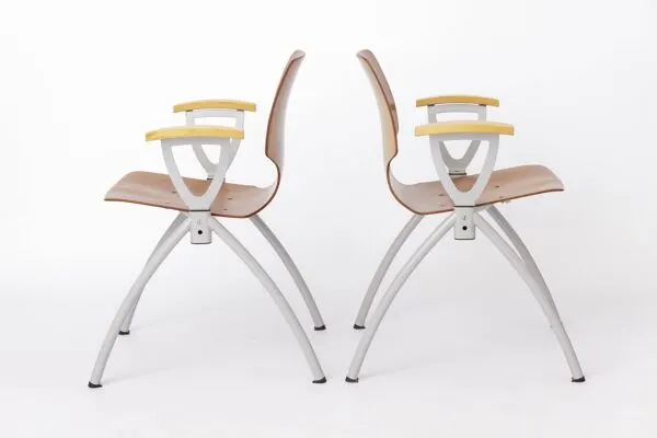 Illustration numéro 2 du produit Ensemble de 4 chaises empilables vintage Pagholz, chaises de salle à manger industrielles, allemandes.