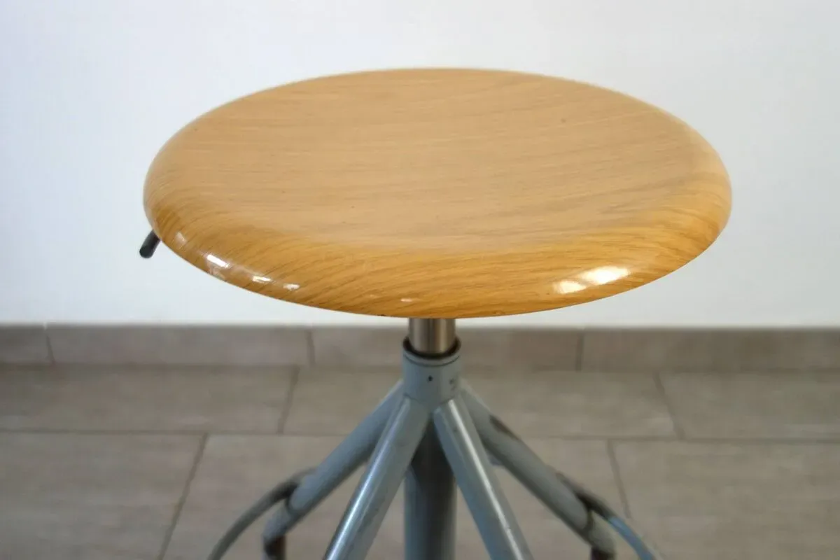 Illustration numéro 2 du produit Tabouret industriel d'atelier BAO vintage