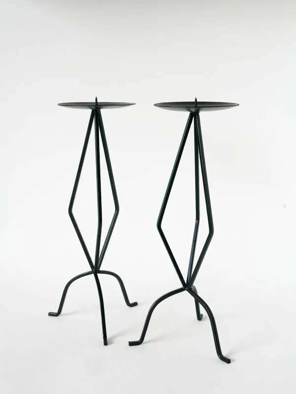 Illustration numéro 2 du produit Paire de chandeliers sculpturaux en fer forgé, Brutalistes, 1970