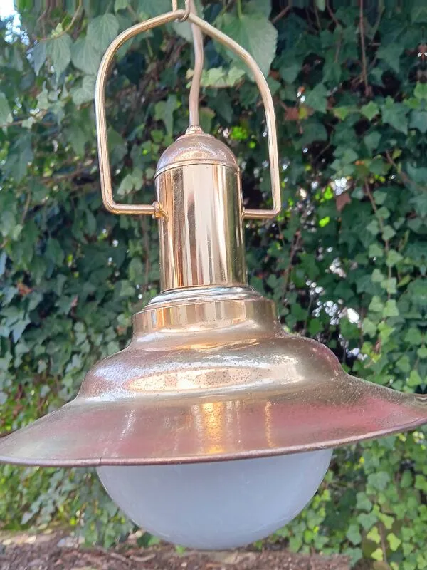 Illustration numéro 2 du produit Lampe à suspension