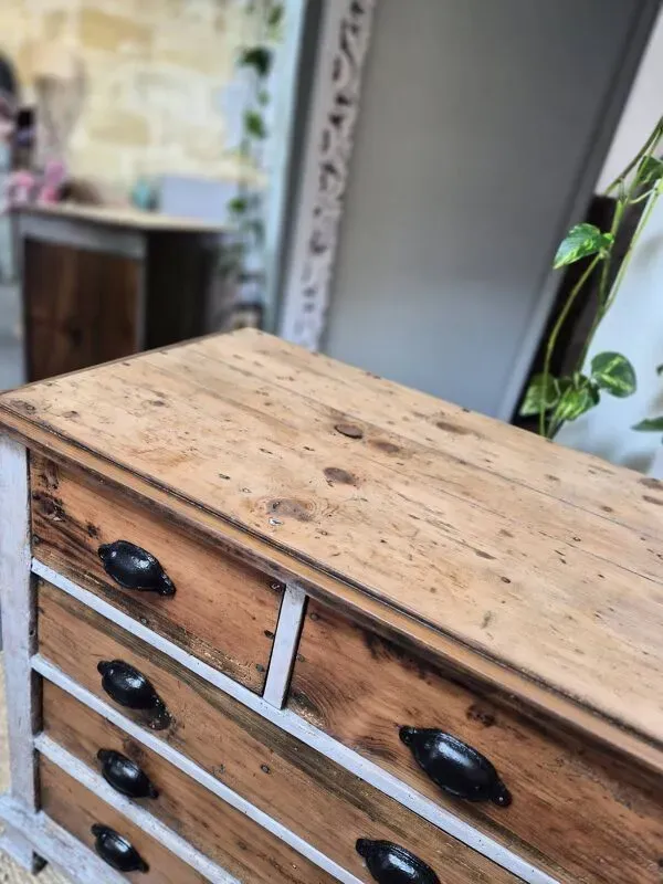 Illustration numéro 2 du produit Commode Léa entièrement relookée