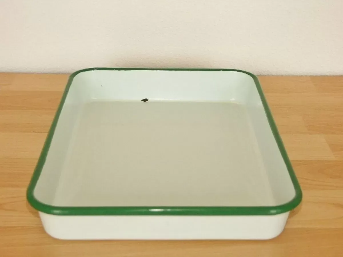 Illustration numéro 2 du produit Plat rectangulaire acier émaillé vintage 30/40