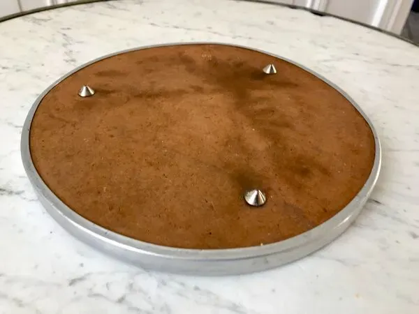 Illustration numéro 2 du produit Plateau miroir rond argenté années 50