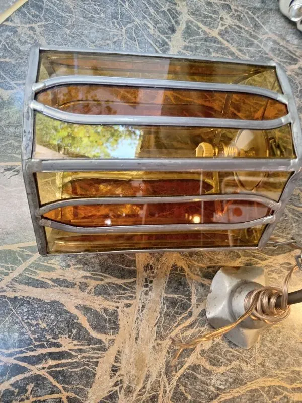 Illustration numéro 2 du produit Suspension en vitrail