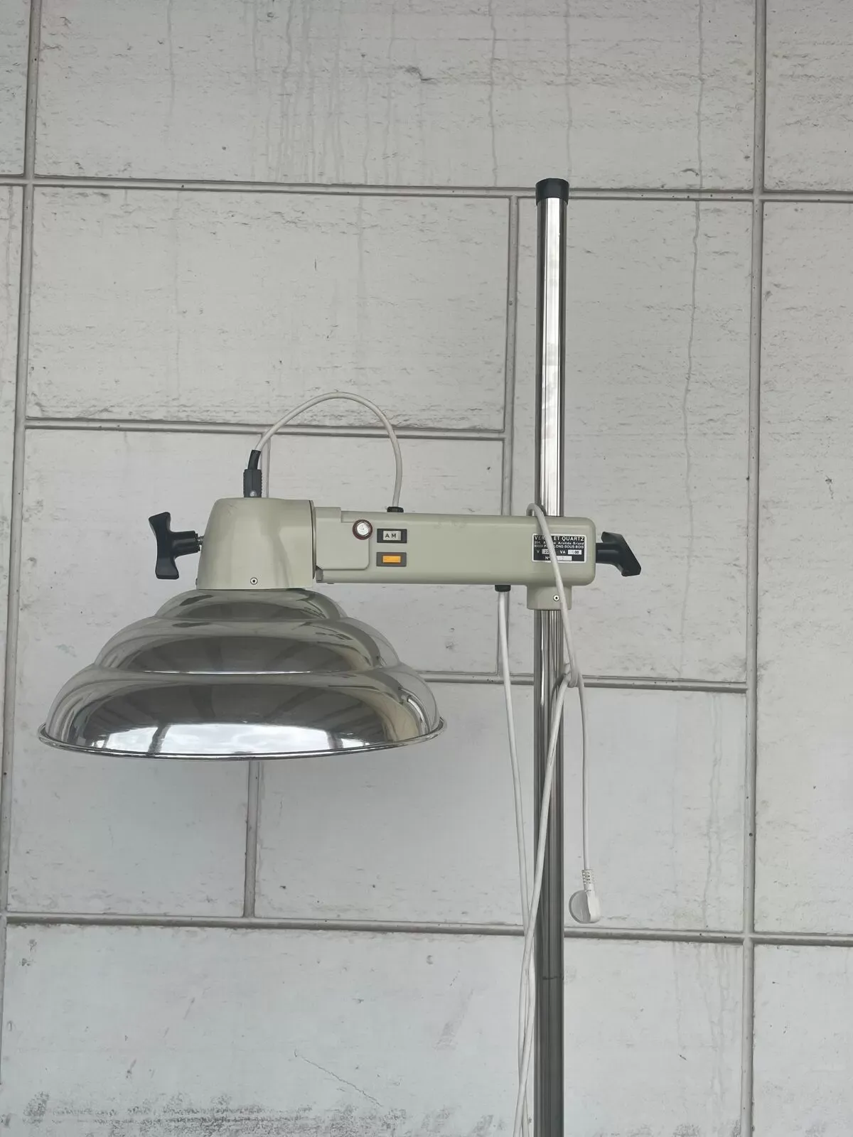 Illustration numéro 2 du produit Lampadaire infrarouge industriel
