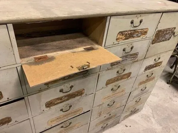 Illustration numéro 2 du produit meuble de metier à clapet