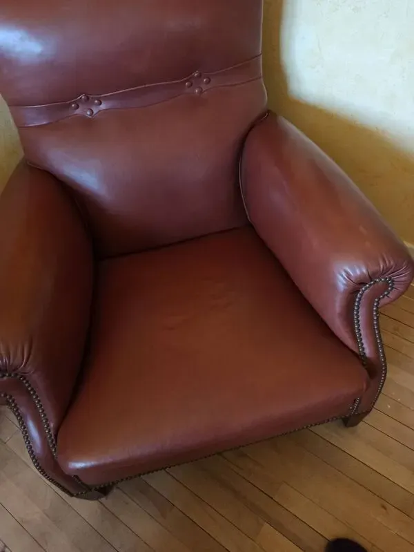 Illustration numéro 2 du produit Fauteuil club