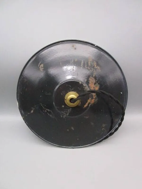 Illustration numéro 2 du produit Suspension ancienne en tole émaillée