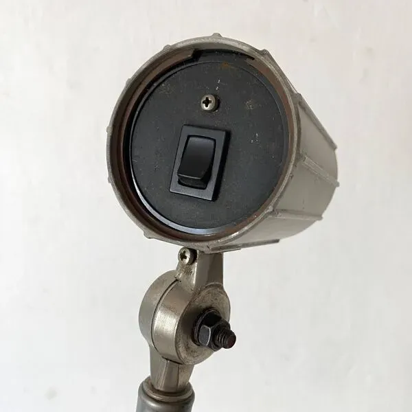 Illustration numéro 2 du produit Lampe industrielle, lampe d'atelier  Waldmann aimantée HPM20