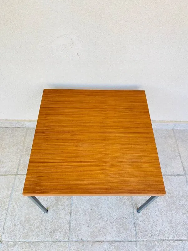 Illustration numéro 2 du produit Table basse vintage en teck 1960