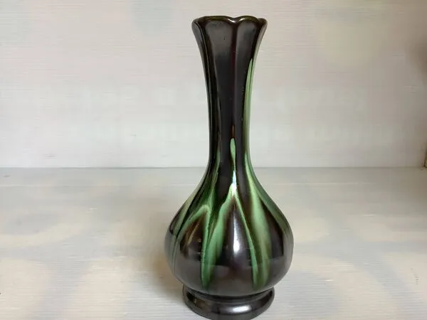 Illustration numéro 2 du produit Vase soliflore flammé noir irisé Thulin Belgium