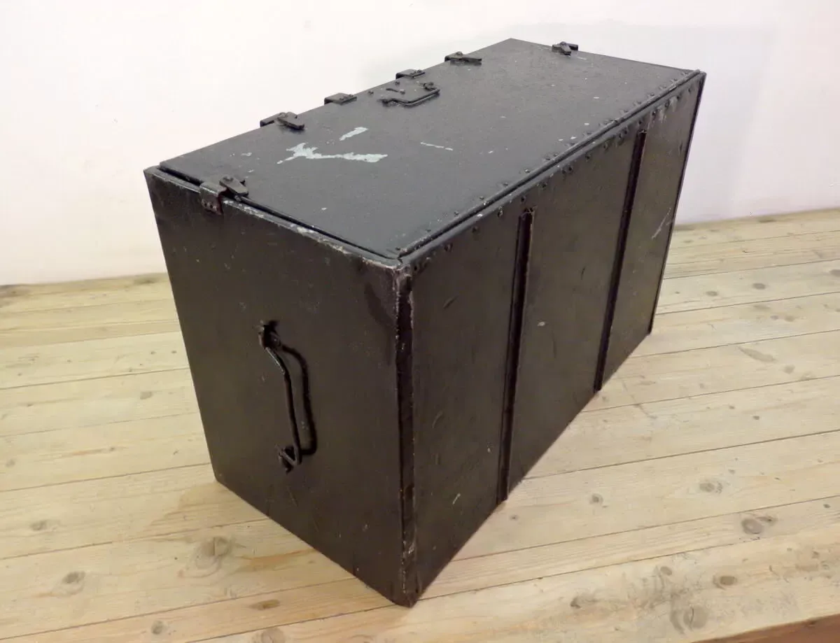 Illustration numéro 2 du produit Caisse militaire maritime