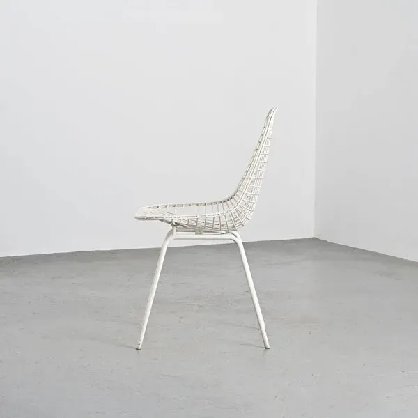 Illustration numéro 2 du produit Lot de 6 chaises ''Bikini'' de Charles & Ray Eames pour Herman Miller, 1951