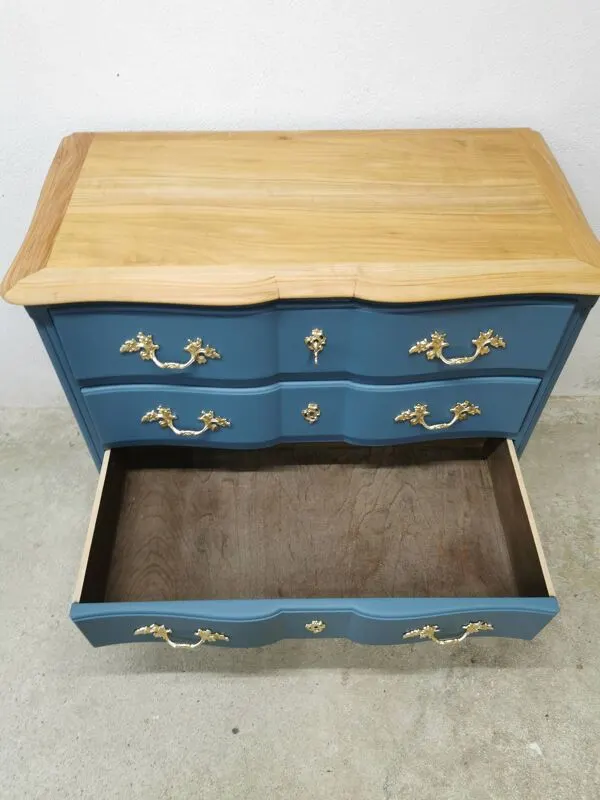 Illustration numéro 2 du produit Commode vintage en merisier relookée