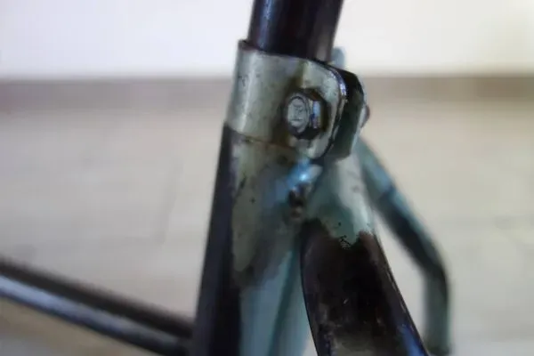 Illustration numéro 2 du produit Ancien bureau écolier évolutif années 30