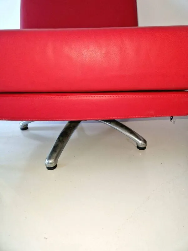 Illustration numéro 2 du produit Paire de fauteuils pivotants Cofemo de l'ère spatiale, design d'intérieur italien